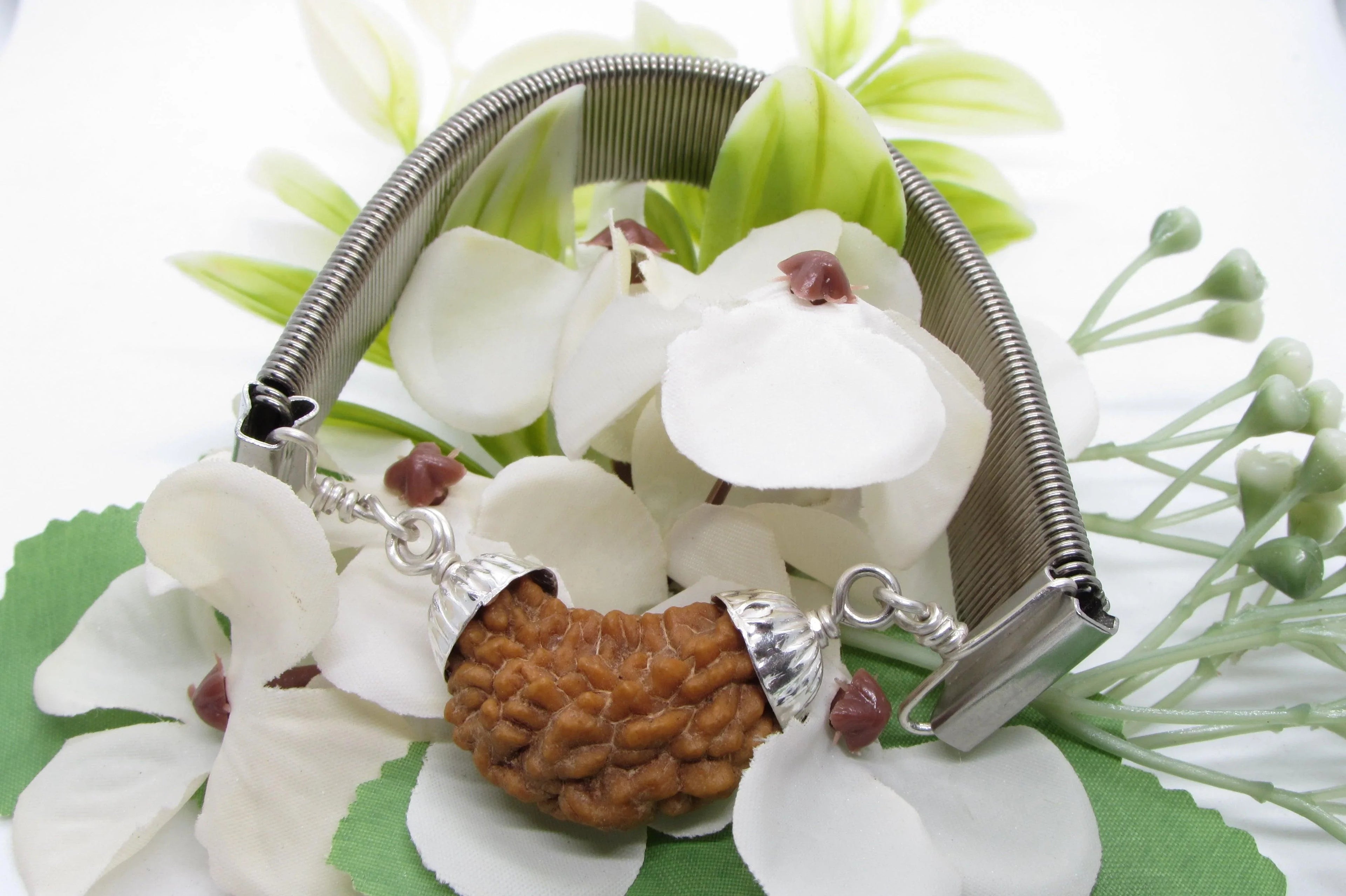 1 Mukhi Rudraksha Bracelet - Spiritual Elegance | Brahmatells - BrahmatellsStore